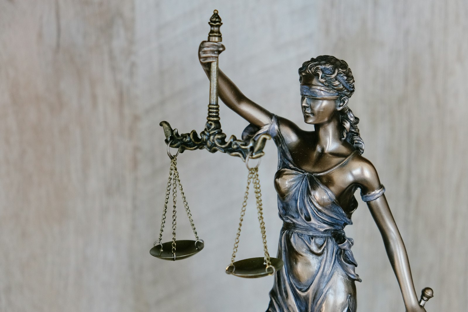 Mediere sau proces? Comparația onestă: costuri, durată, rezultat